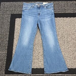 American Eagle Low Rise Flare Jeans Women’s 14W Next Level Stretch Classic